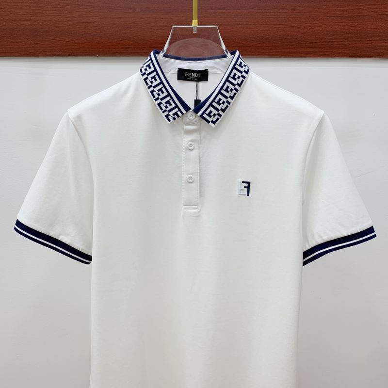 Les polos T-shirt Fendi pour homme incarnent l’élégance italienne avec une touche de modernité , caractéristiques de la maison Fendi. Au meilleur prix 