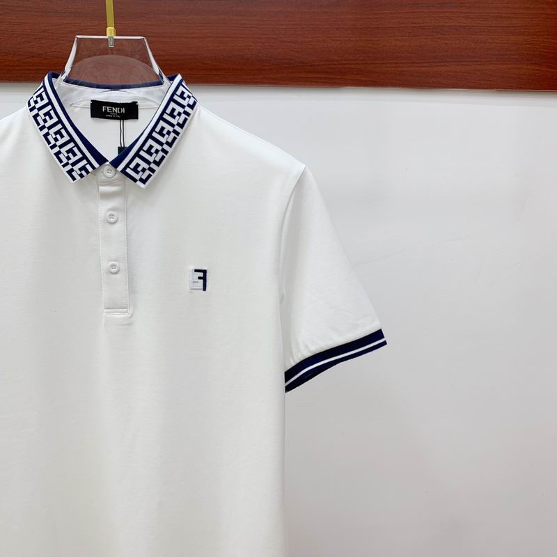 Les polos T-shirt Fendi pour homme incarnent l’élégance italienne avec une touche de modernité , caractéristiques de la maison Fendi. Au meilleur prix 