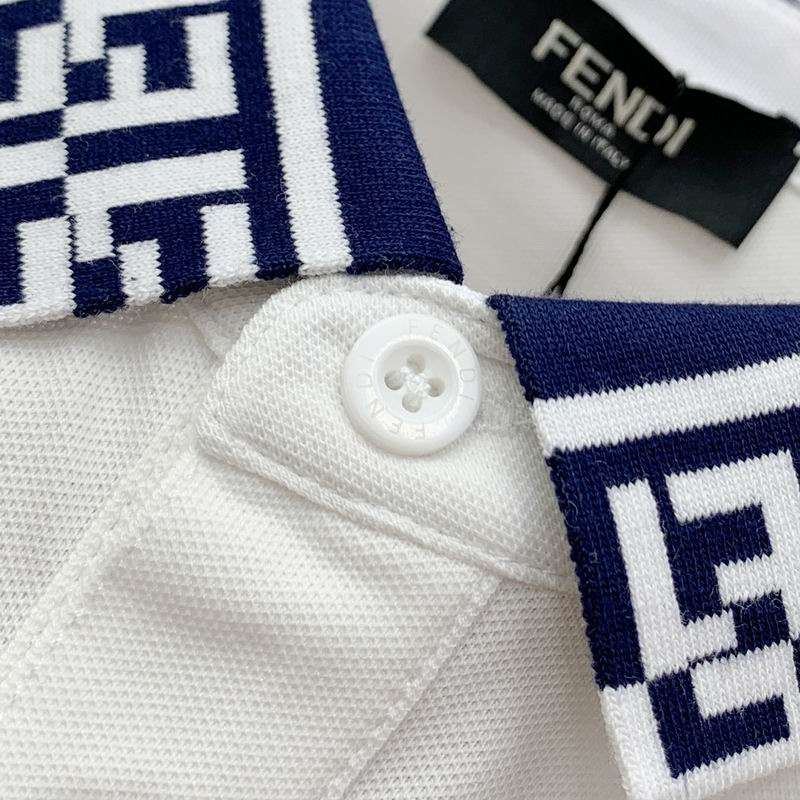 Les polos T-shirt Fendi pour homme incarnent l’élégance italienne avec une touche de modernité , caractéristiques de la maison Fendi. Au meilleur prix 