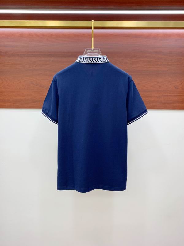 Les polos T-shirt Fendi pour homme incarnent l’élégance italienne avec une touche de modernité , caractéristiques de la maison Fendi. Au meilleur prix 