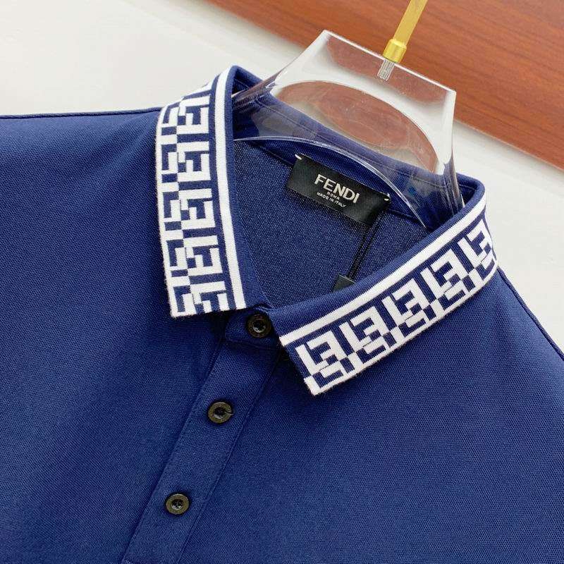 Les polos T-shirt Fendi pour homme incarnent l’élégance italienne avec une touche de modernité , caractéristiques de la maison Fendi. Au meilleur prix 