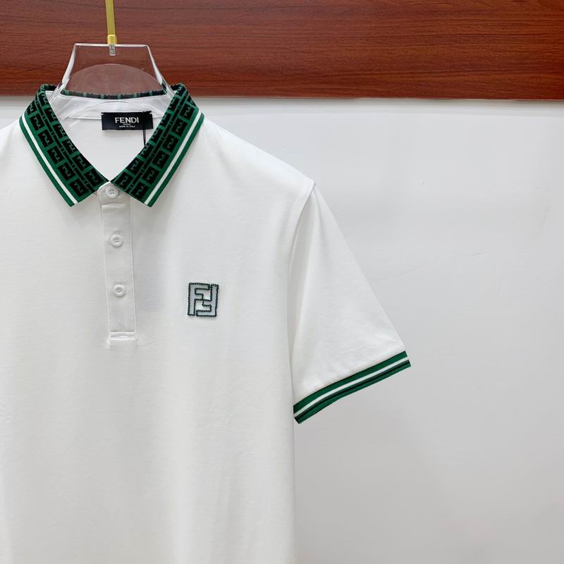 Les polos T-shirt Fendi pour homme incarnent l’élégance italienne avec une touche de modernité , caractéristiques de la maison Fendi. Au meilleur prix 