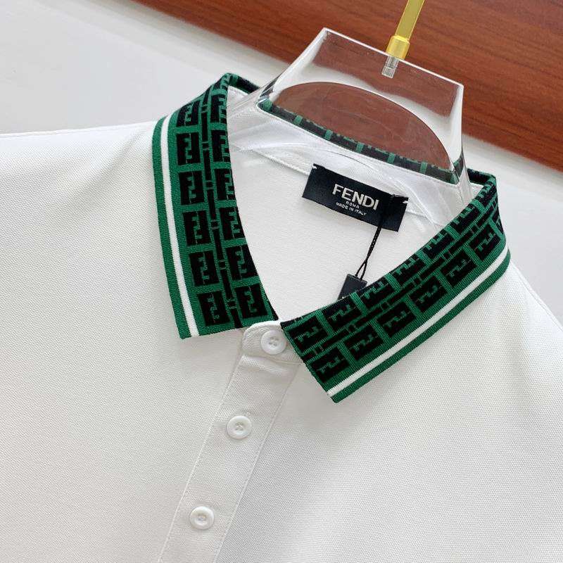 Les polos T-shirt Fendi pour homme incarnent l’élégance italienne avec une touche de modernité , caractéristiques de la maison Fendi. Au meilleur prix 