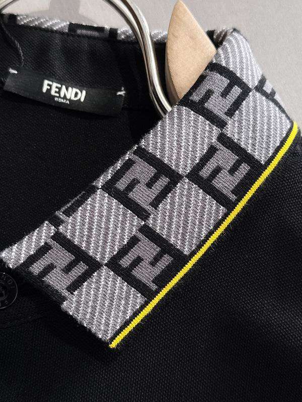 Les polos T-shirt Fendi pour homme incarnent l’élégance italienne avec une touche de modernité , caractéristiques de la maison Fendi. Au meilleur prix 
