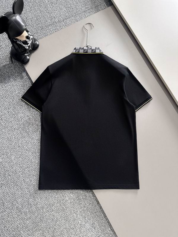 Les polos T-shirt Fendi pour homme incarnent l’élégance italienne avec une touche de modernité , caractéristiques de la maison Fendi. Au meilleur prix 