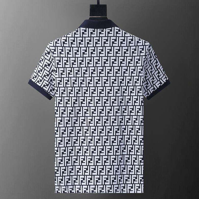 Les polos T-shirt Fendi pour homme incarnent l’élégance italienne avec une touche de modernité , caractéristiques de la maison Fendi. Au meilleur prix 