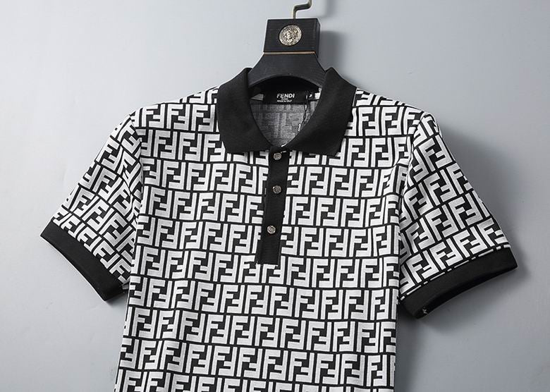 Les polos T-shirt Fendi pour homme incarnent l’élégance italienne avec une touche de modernité , caractéristiques de la maison Fendi. Au meilleur prix 