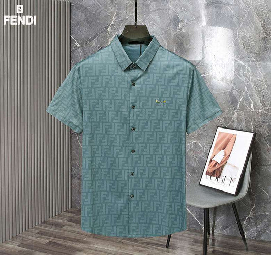 Les polos T-shirt Fendi pour homme incarnent l’élégance italienne avec une touche de modernité , caractéristiques de la maison Fendi. Au meilleur prix 