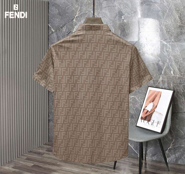 Les polos T-shirt Fendi pour homme incarnent l’élégance italienne avec une touche de modernité , caractéristiques de la maison Fendi. Au meilleur prix 