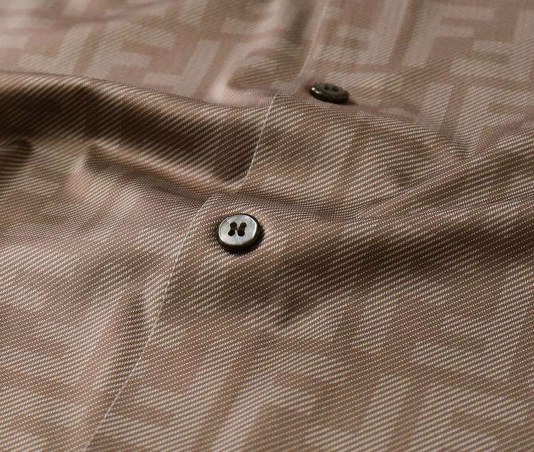 Les polos T-shirt Fendi pour homme incarnent l’élégance italienne avec une touche de modernité , caractéristiques de la maison Fendi. Au meilleur prix 