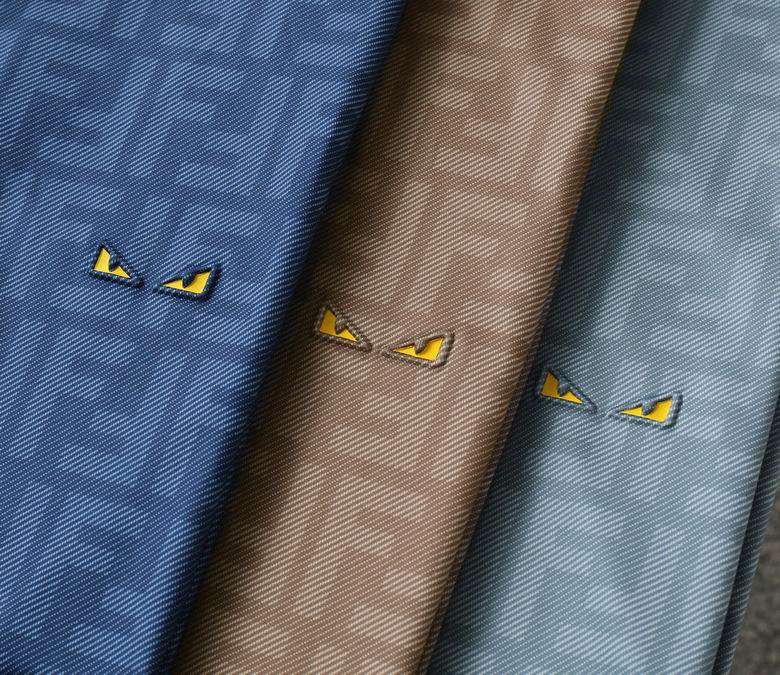 Les polos T-shirt Fendi pour homme incarnent l’élégance italienne avec une touche de modernité , caractéristiques de la maison Fendi. Au meilleur prix 