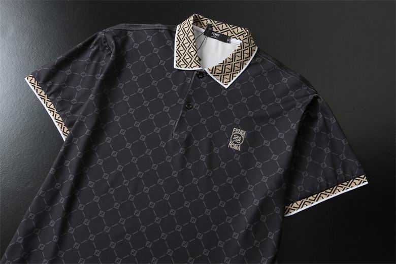 Les polos T-shirt Fendi pour homme incarnent l’élégance italienne avec une touche de modernité , caractéristiques de la maison Fendi. Au meilleur prix 