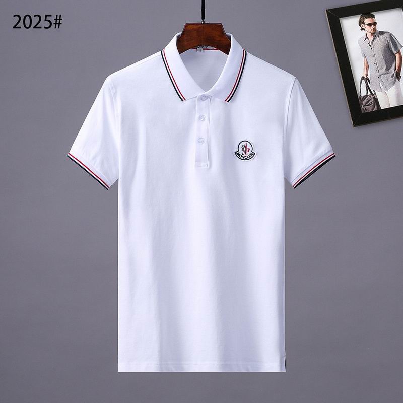 Le polo T-shirt Moncler pour homme incarne le summum de l'élégance décontractée et du style intemporel.au meilleur prix