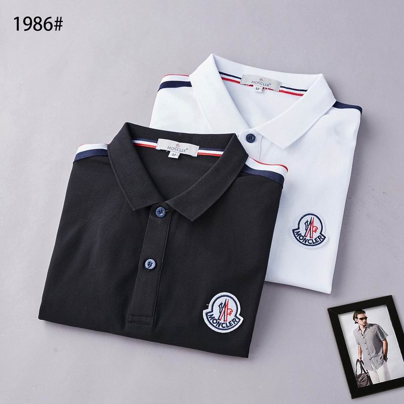 Le polo T-shirt Moncler pour homme incarne le summum de l'élégance décontractée et du style intemporel.au meilleur prix