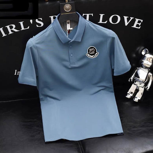 Le polo T-shirt Moncler pour homme incarne le summum de l'élégance décontractée et du style intemporel.au meilleur prix