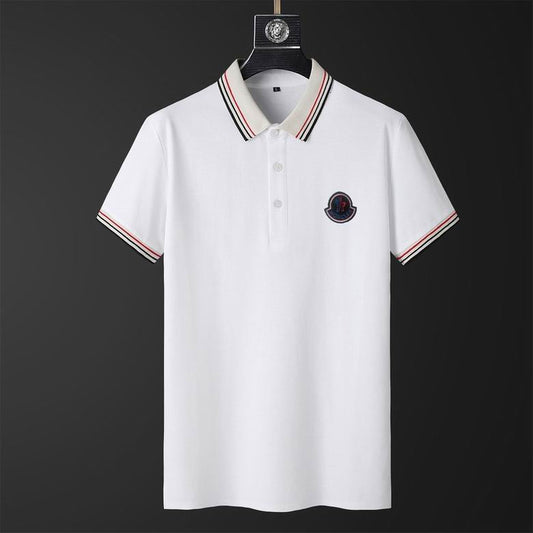 Le polo T-shirt Moncler pour homme incarne le summum de l'élégance décontractée et du style intemporel.au meilleur prix