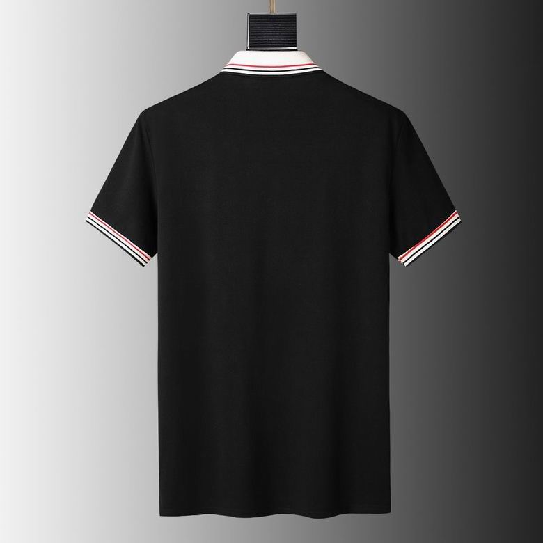 Le polo T-shirt Moncler pour homme incarne le summum de l'élégance décontractée et du style intemporel.au meilleur prix