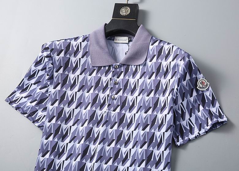 Le polo T-shirt Moncler pour homme incarne le summum de l'élégance décontractée et du style intemporel.au meilleur prix