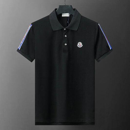 Le polo T-shirt Moncler pour homme incarne le summum de l'élégance décontractée et du style intemporel.au meilleur prix