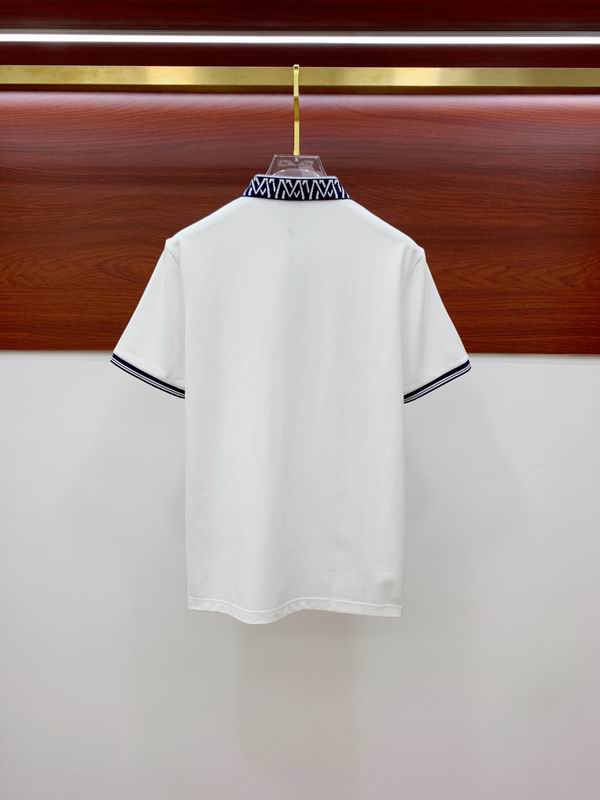 Le polo T-shirt Moncler pour homme incarne le summum de l'élégance décontractée et du style intemporel.au meilleur prix