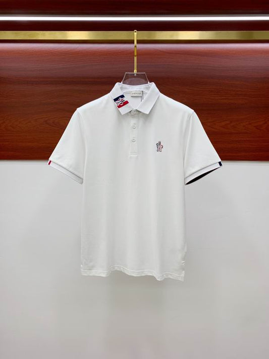 Le polo T-shirt Moncler pour homme incarne le summum de l'élégance décontractée et du style intemporel.au meilleur prix