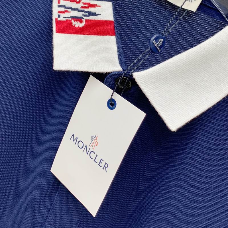 Le polo T-shirt Moncler pour homme incarne le summum de l'élégance décontractée et du style intemporel.au meilleur prix