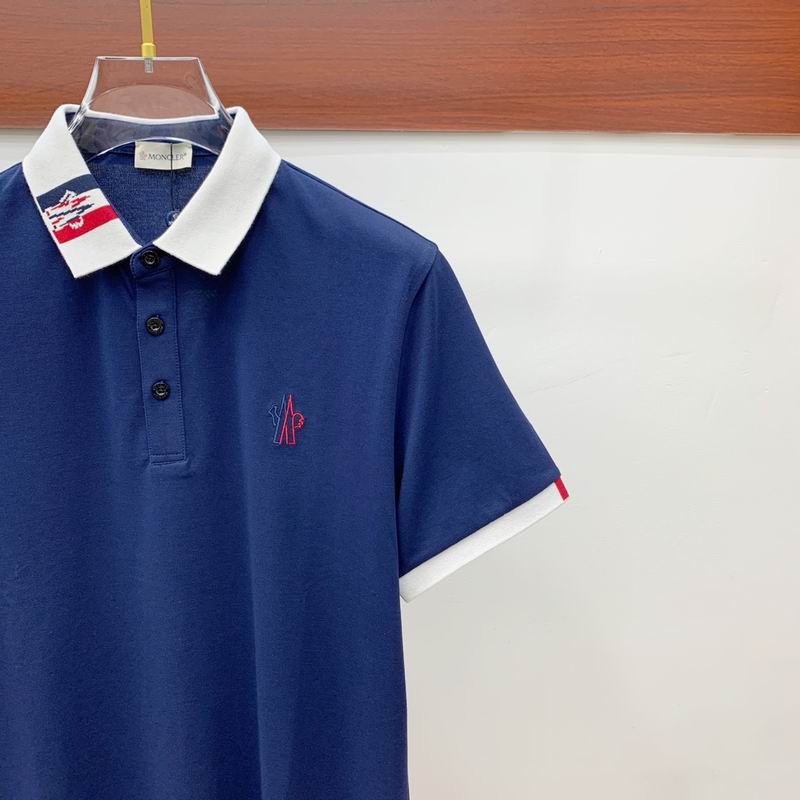 Le polo T-shirt Moncler pour homme incarne le summum de l'élégance décontractée et du style intemporel.au meilleur prix