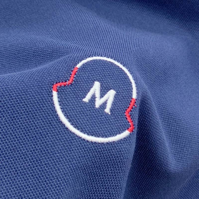 Le polo T-shirt Moncler pour homme incarne le summum de l'élégance décontractée et du style intemporel.au meilleur prix