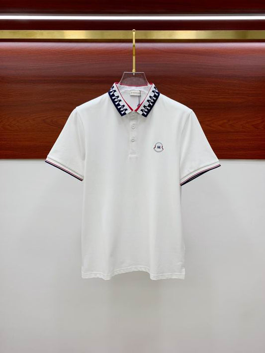 Le polo T-shirt Moncler pour homme incarne le summum de l'élégance décontractée et du style intemporel.au meilleur prix