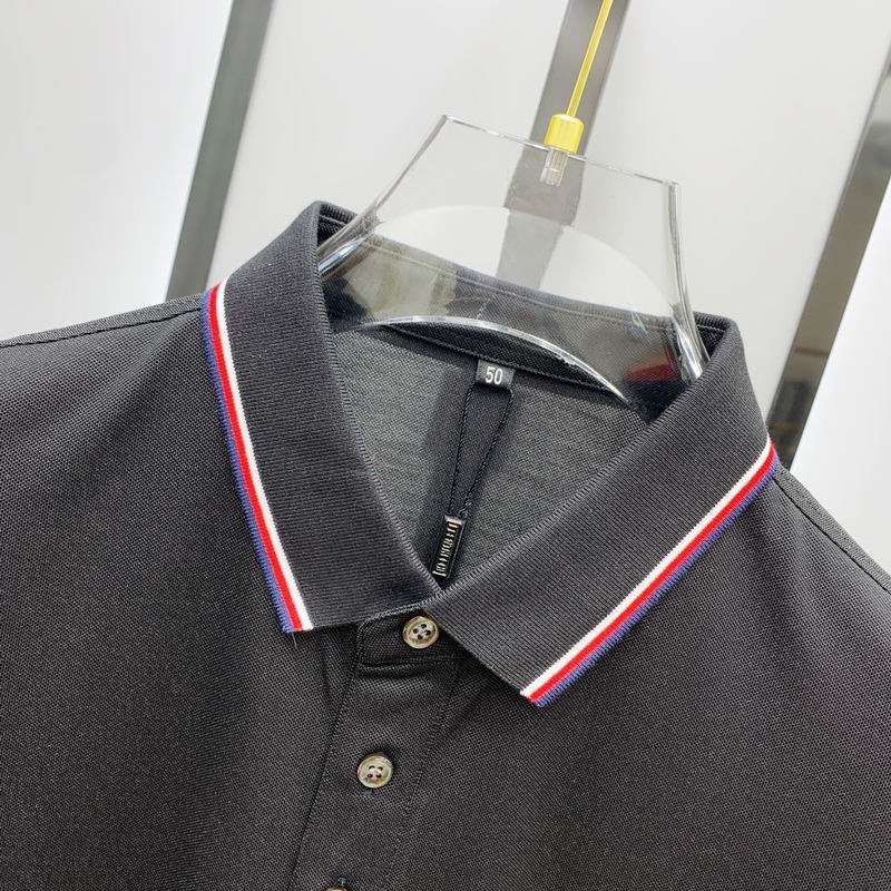 Le polo T-shirt Moncler pour homme incarne le summum de l'élégance décontractée et du style intemporel.au meilleur prix