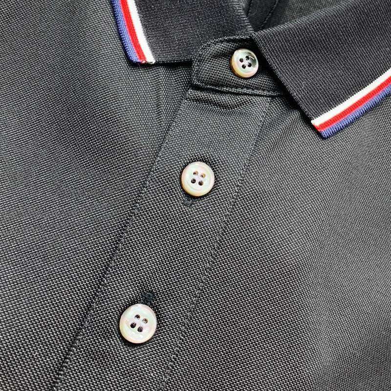 Le polo T-shirt Moncler pour homme incarne le summum de l'élégance décontractée et du style intemporel.au meilleur prix