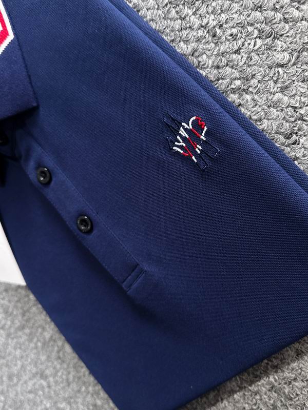 Le polo T-shirt Moncler pour homme incarne le summum de l'élégance décontractée et du style intemporel.au meilleur prix