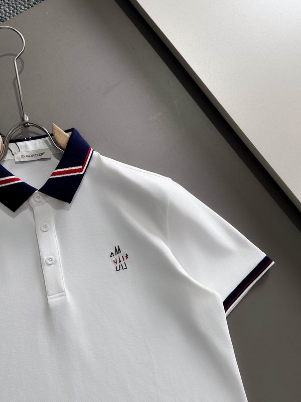 Le polo T-shirt Moncler pour homme incarne le summum de l'élégance décontractée et du style intemporel.au meilleur prix