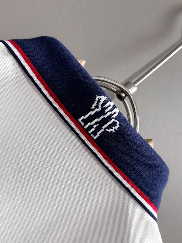 Le polo T-shirt Moncler pour homme incarne le summum de l'élégance décontractée et du style intemporel.au meilleur prix