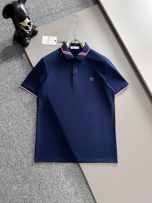 Le polo T-shirt Moncler pour homme incarne le summum de l'élégance décontractée et du style intemporel.au meilleur prix