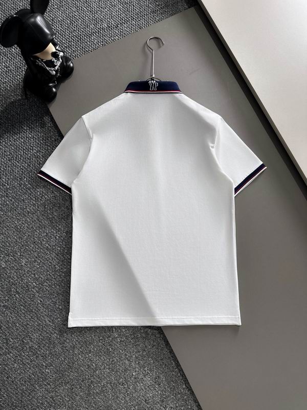 Le polo T-shirt Moncler pour homme incarne le summum de l'élégance décontractée et du style intemporel.au meilleur prix