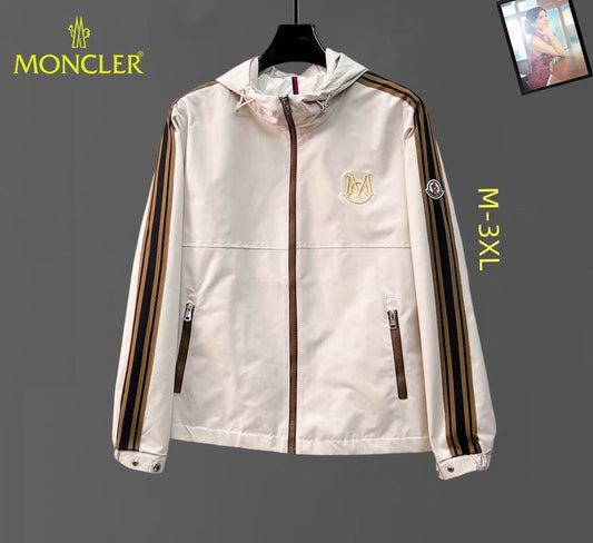 Les vestes Moncler allient élégance et modernité. Leur design sophistiqué et leurs matériaux haut de gamme en font un choix incontournable.pas cher.le moins cher.