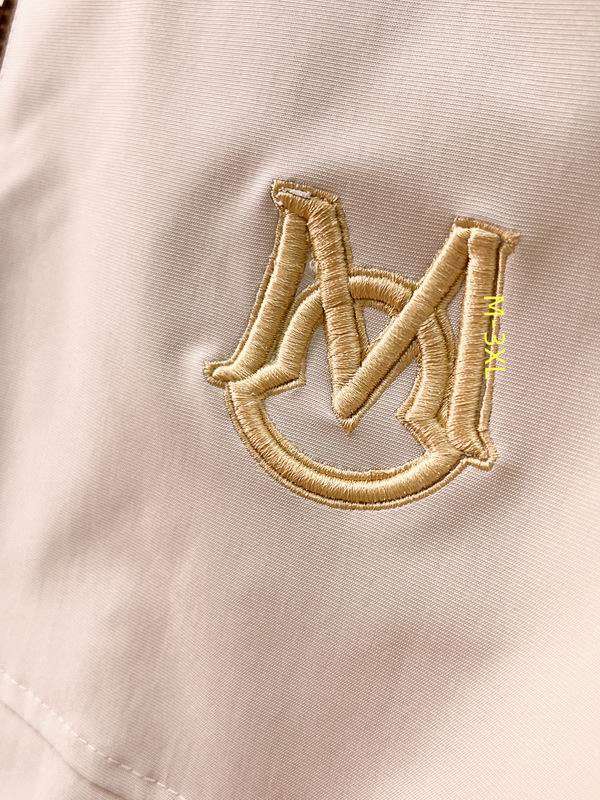 Les vestes Moncler allient élégance et modernité. Leur design sophistiqué et leurs matériaux haut de gamme en font un choix incontournable.pas cher.le moins cher.