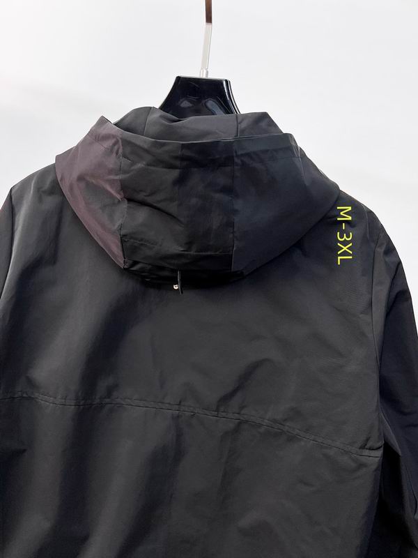 Les vestes Moncler allient élégance et modernité. Leur design sophistiqué et leurs matériaux haut de gamme en font un choix incontournable.pas cher.le moins cher.