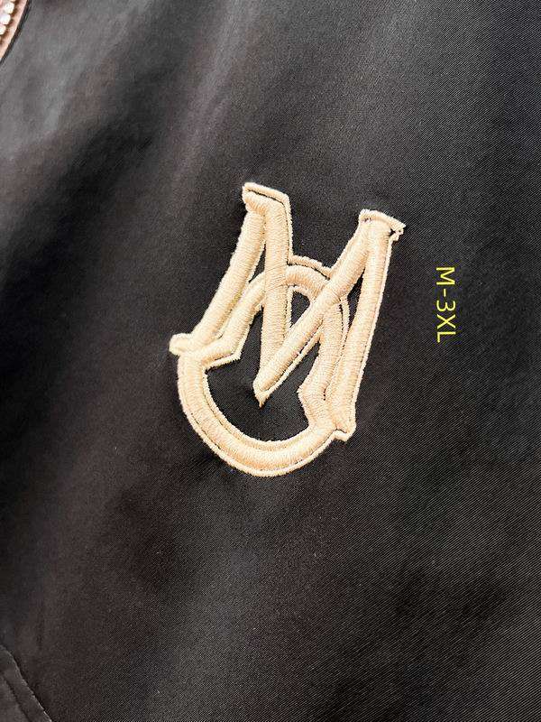 Les vestes Moncler allient élégance et modernité. Leur design sophistiqué et leurs matériaux haut de gamme en font un choix incontournable.pas cher.le moins cher.