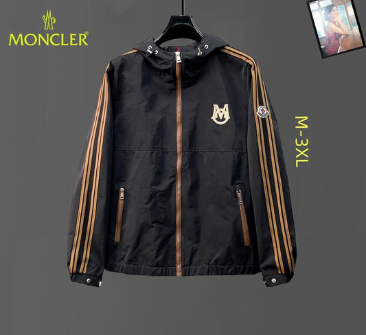 Les vestes Moncler allient élégance et modernité. Leur design sophistiqué et leurs matériaux haut de gamme en font un choix incontournable.pas cher.le moins cher.