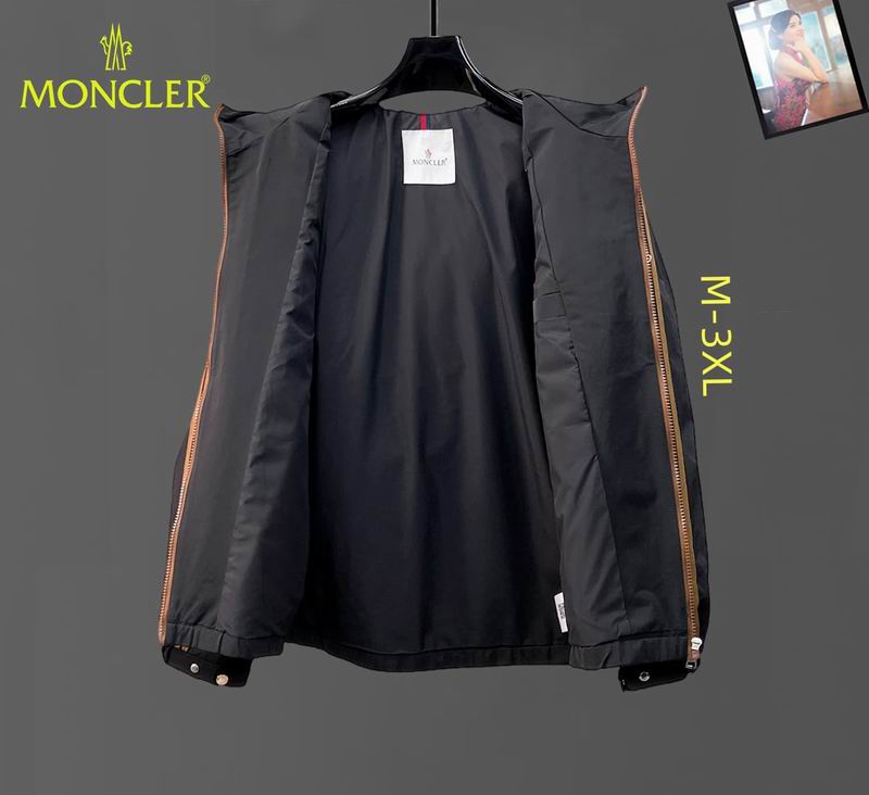 Les vestes Moncler allient élégance et modernité. Leur design sophistiqué et leurs matériaux haut de gamme en font un choix incontournable.pas cher.le moins cher.