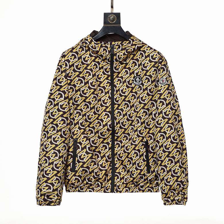 Les vestes Moncler allient élégance et modernité. Leur design sophistiqué et leurs matériaux haut de gamme en font un choix incontournable.pas cher.le moins cher.