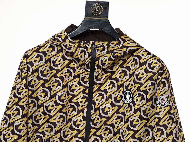 Les vestes Moncler allient élégance et modernité. Leur design sophistiqué et leurs matériaux haut de gamme en font un choix incontournable.pas cher.le moins cher.