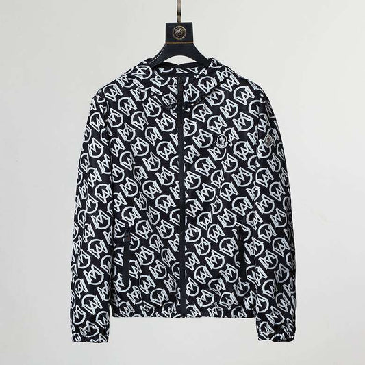 Les vestes Moncler allient élégance et modernité. Leur design sophistiqué et leurs matériaux haut de gamme en font un choix incontournable.pas cher.le moins cher.