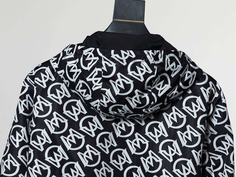Les vestes Moncler allient élégance et modernité. Leur design sophistiqué et leurs matériaux haut de gamme en font un choix incontournable.pas cher.le moins cher.