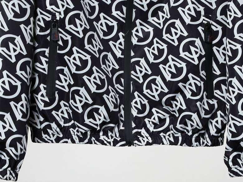 Les vestes Moncler allient élégance et modernité. Leur design sophistiqué et leurs matériaux haut de gamme en font un choix incontournable.pas cher.le moins cher.