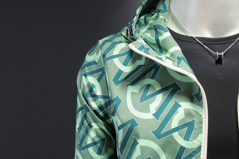 Les vestes Moncler allient élégance et modernité. Leur design sophistiqué et leurs matériaux haut de gamme en font un choix incontournable.pas cher.le moins cher.