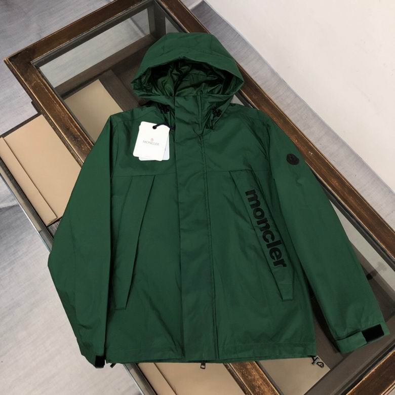 Les vestes Moncler allient élégance et modernité. Leur design sophistiqué et leurs matériaux haut de gamme en font un choix incontournable.pas cher.le moins cher.