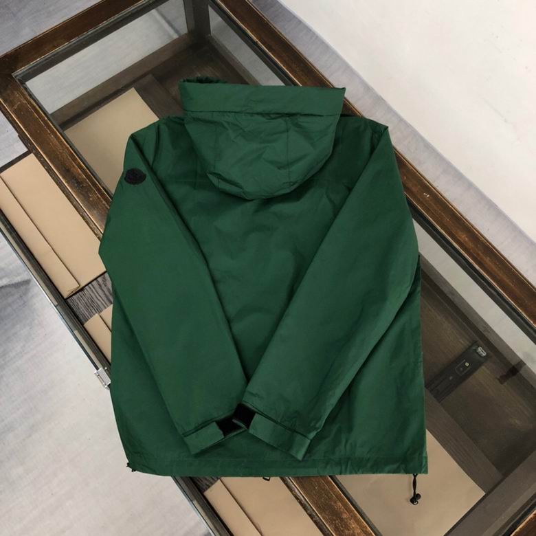 Les vestes Moncler allient élégance et modernité. Leur design sophistiqué et leurs matériaux haut de gamme en font un choix incontournable.pas cher.le moins cher.